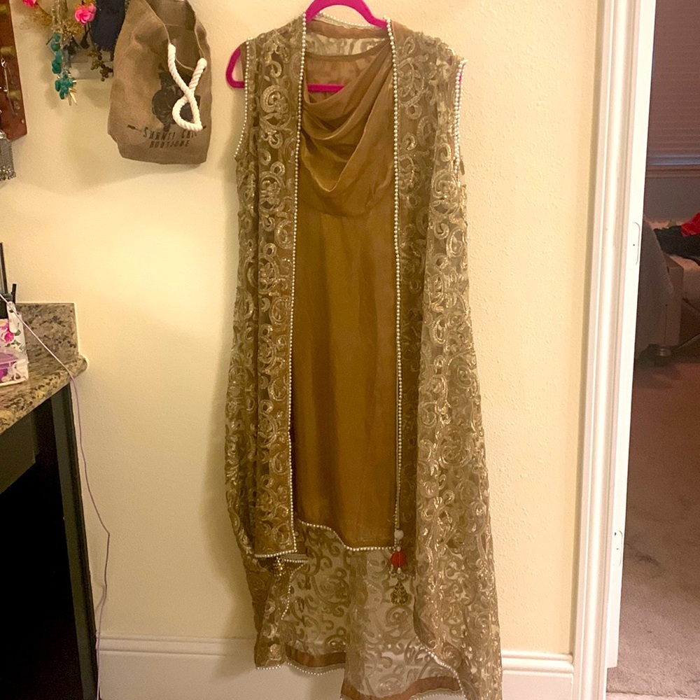 Worn once 3 piece Indian/Pakistani outfit